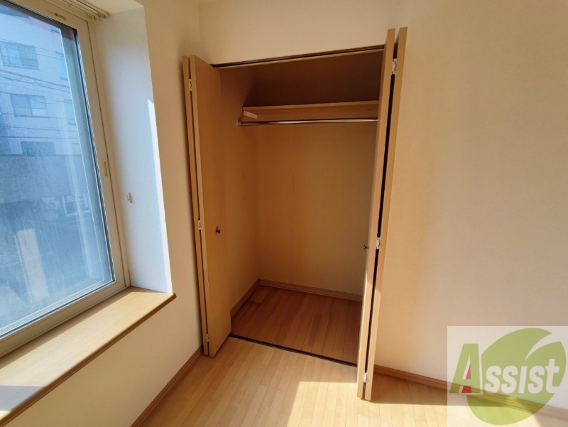 収納　寝室の収納です。部屋がすっきり片付きます。