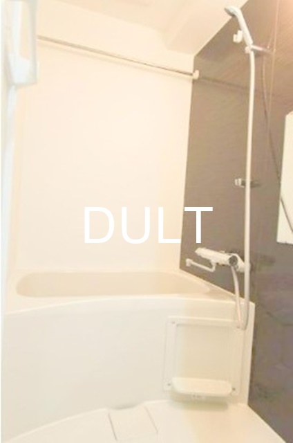 バス・シャワールーム　バスルームです。