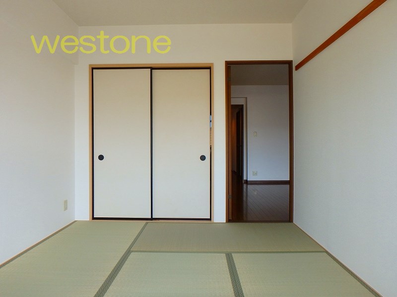 収納　落ち着いた畳のお部屋　押し入れ