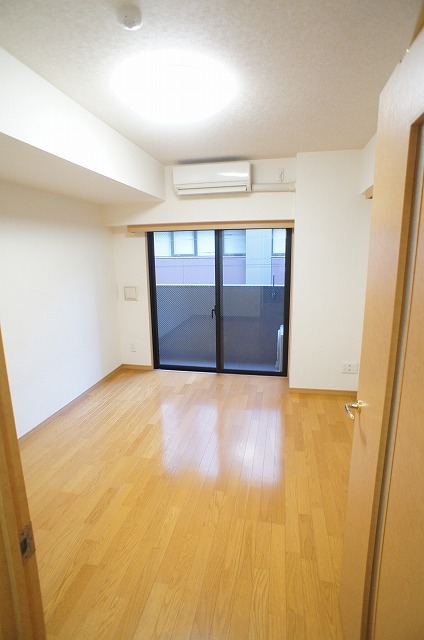 居室・リビング　明るい雰囲気のリビングルームです