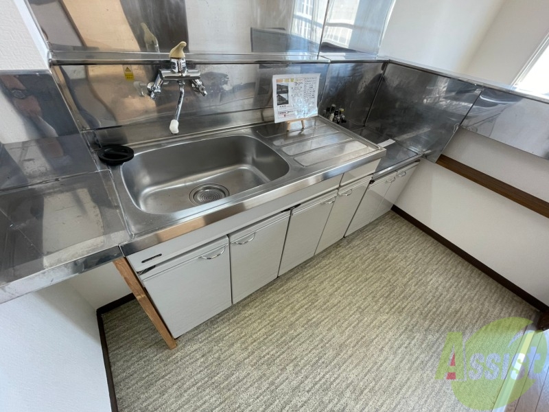 キッチン　調理スペースが確保されていて使いやすそうな印象でした。