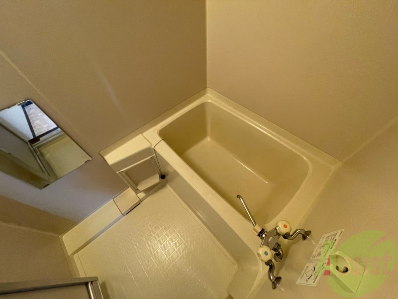 バス・シャワールーム　バスルームはこちらです。広々としてゆったり休めます。