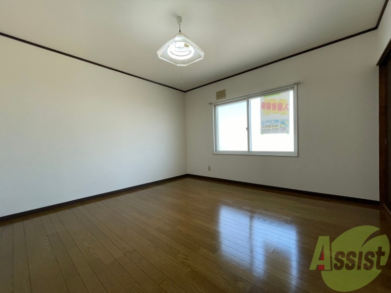 その他部屋・スペース　こちらは６帖の寝室です。シンプルで落ち着きのあるお部屋です。