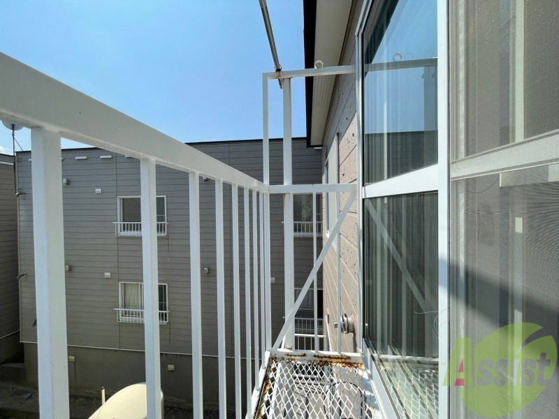 バルコニー　窓を開けると風通しも良く、気分も上がりそう！