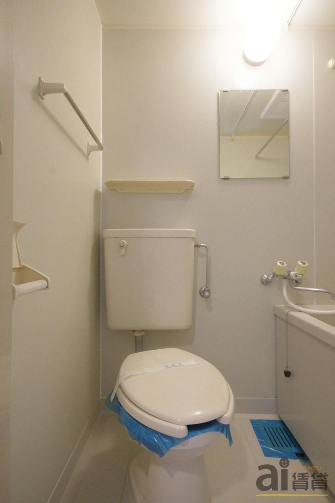 トイレ　※同仕様写真