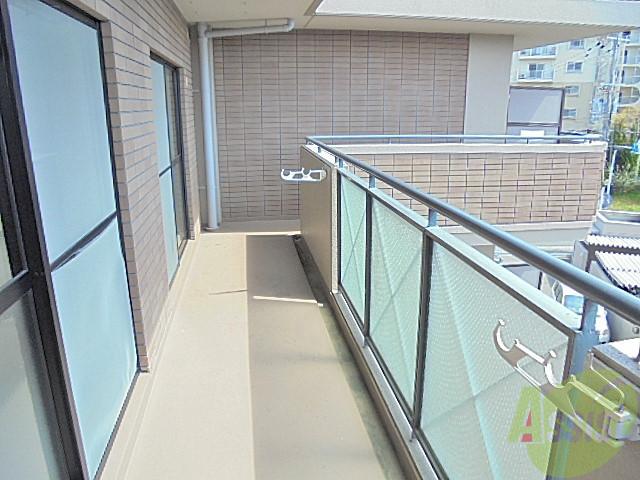 バルコニー　１階のバルコニーはＬ字ではないのです。もうしわけございません