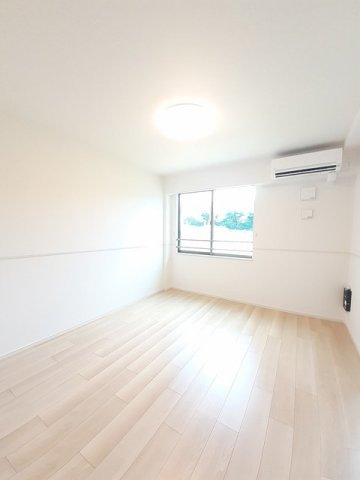 居室・リビング　こちらのリビングで趣味の時間をお楽しみください