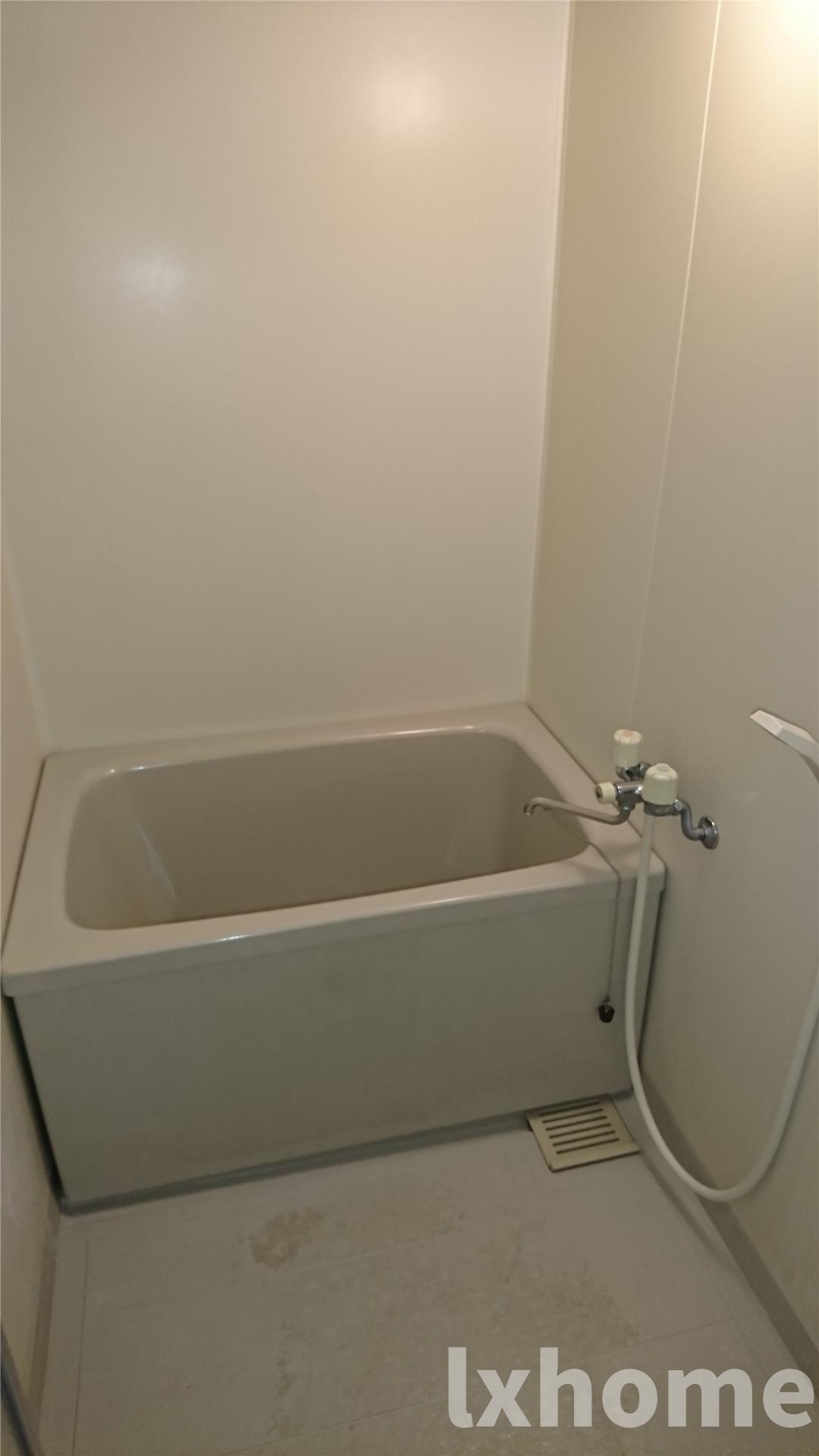 バス・シャワールーム　コンパクトで使いやすいお風呂です