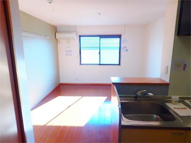 居室・リビング　明るい洋室