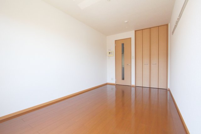 居室・リビング　参考写真（同物件別部屋）