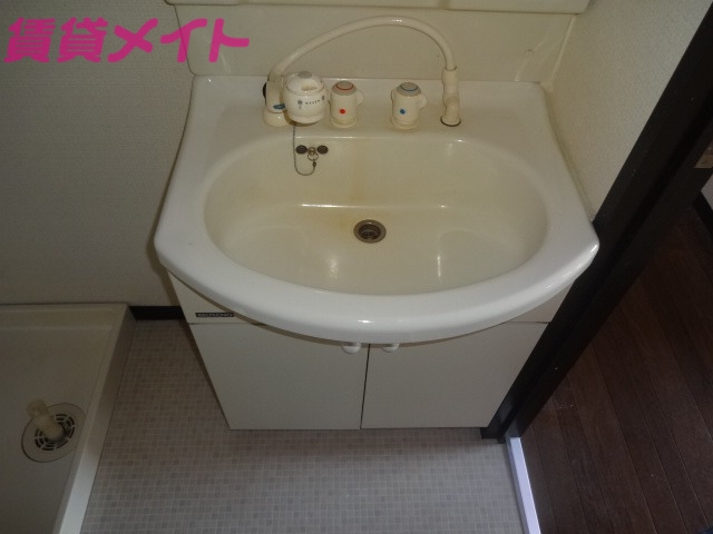 洗面設備　同型参考写真