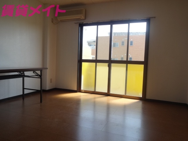 居室・リビング　同型参考写真