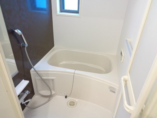 バス・シャワールーム　落ち着いた空間のお風呂です