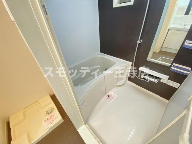 バス・シャワールーム　落ち着いた空間のお風呂です