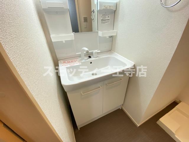 洗面設備　ゆったりとスペースのある洗面所