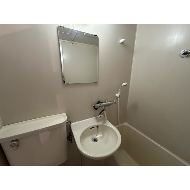 洗面設備　ゆったりとスペースのある洗面所