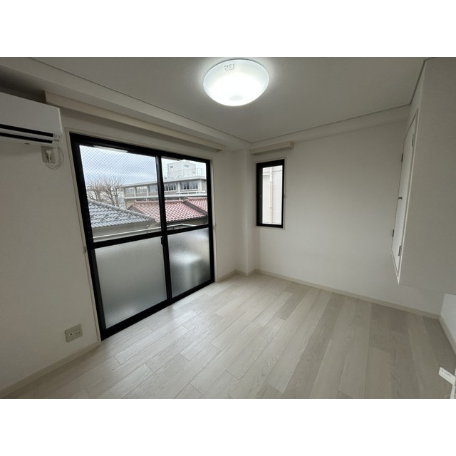 居室・リビング　こちらの居間で趣味の時間をお楽しみください