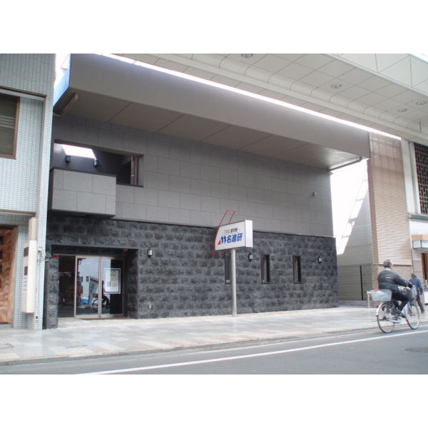その他　店舗入口アケード側