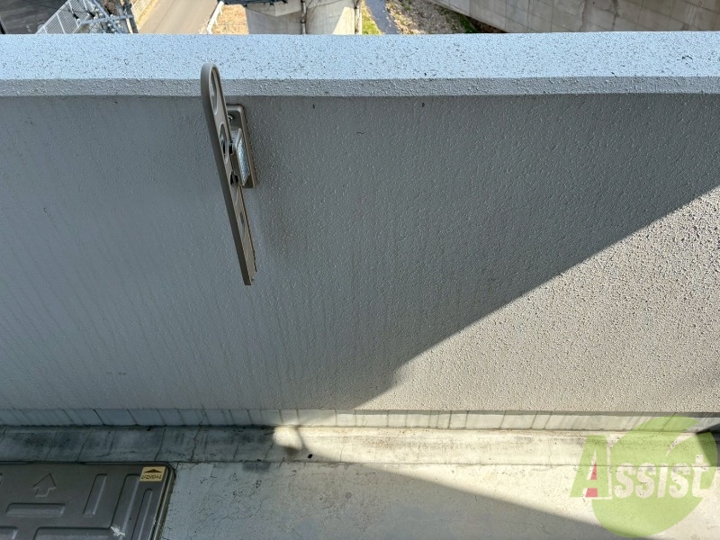 バルコニー　バルコニーに物干しがあるので洗濯物が干せます。