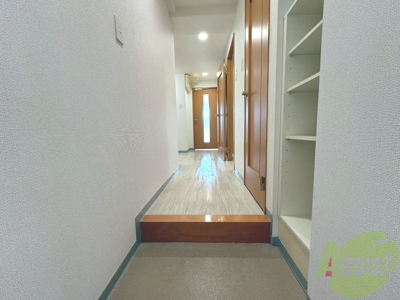 玄関　玄関が広く開放感があり、靴も履きやすいです。