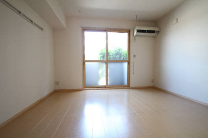 居室・リビング　7.5帖のフローリングのお部屋です☆