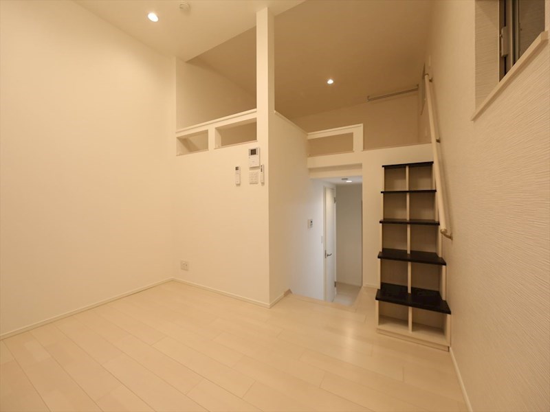 居室・リビング　洋室6帖　ロフト5.4帖（収納にも寝室にも使えます）