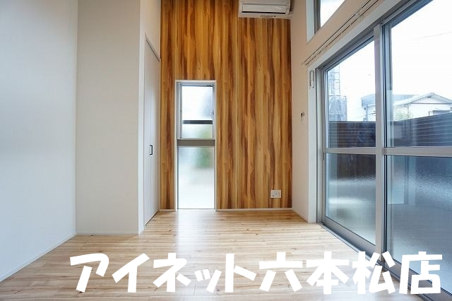 居室・リビング　家具の配置に困らないリビングですね