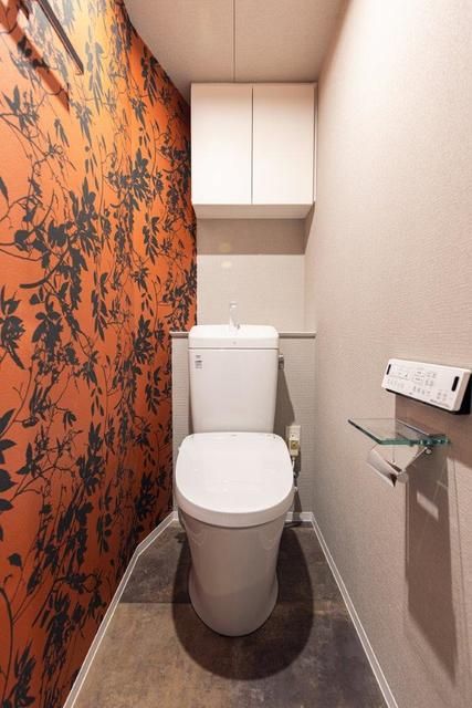 トイレ　落ち着いた色調のトイレです