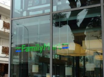 コンビニ　ファミリーマート ファミマ湘南T-SITE店（コンビニ）まで230m