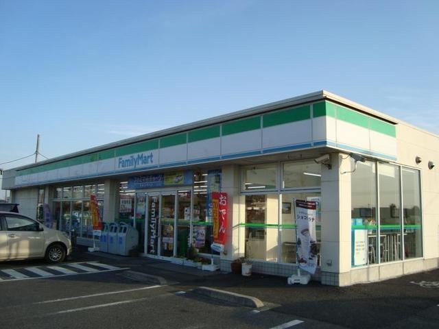 コンビニ　ファミリーマート（コンビニ）まで528m
