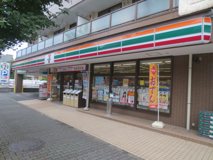コンビニ　セブンイレブン（コンビニ）まで550m