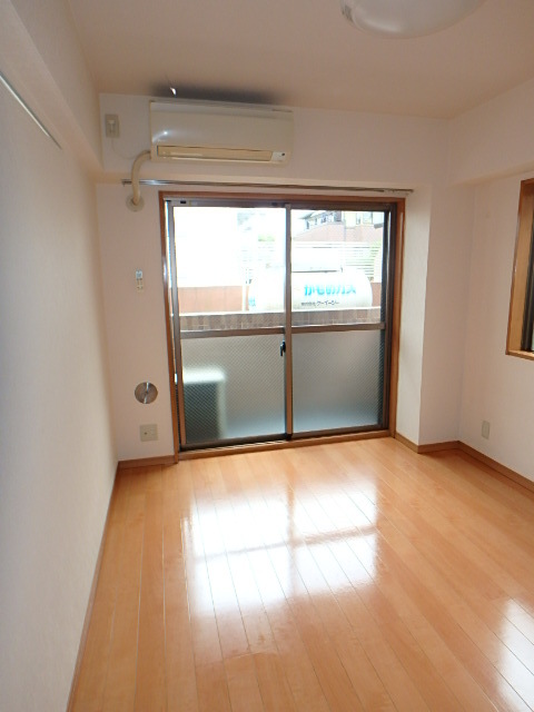 居室・リビング　明るく開放感のあるお部屋です