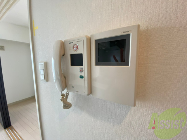 セキュリティ　モニター付インターホンです。来客者の顔が見えるので安心！
