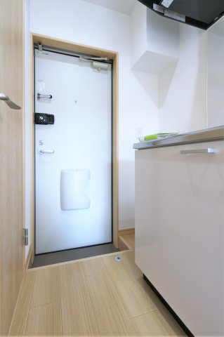 玄関　参考写真（同物件別部屋）