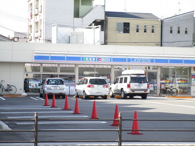 コンビニ　ローソン（コンビニ）まで330m