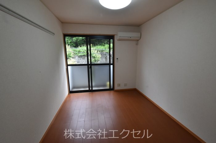 居室・リビング　エアコン完備の室内です。