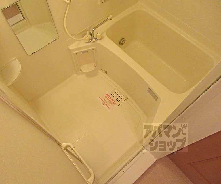 バス・シャワールーム　シャンプー置場もあります