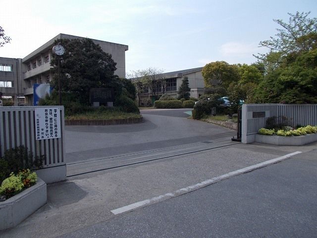中学校　市立若葉中学校（中学校）まで700m