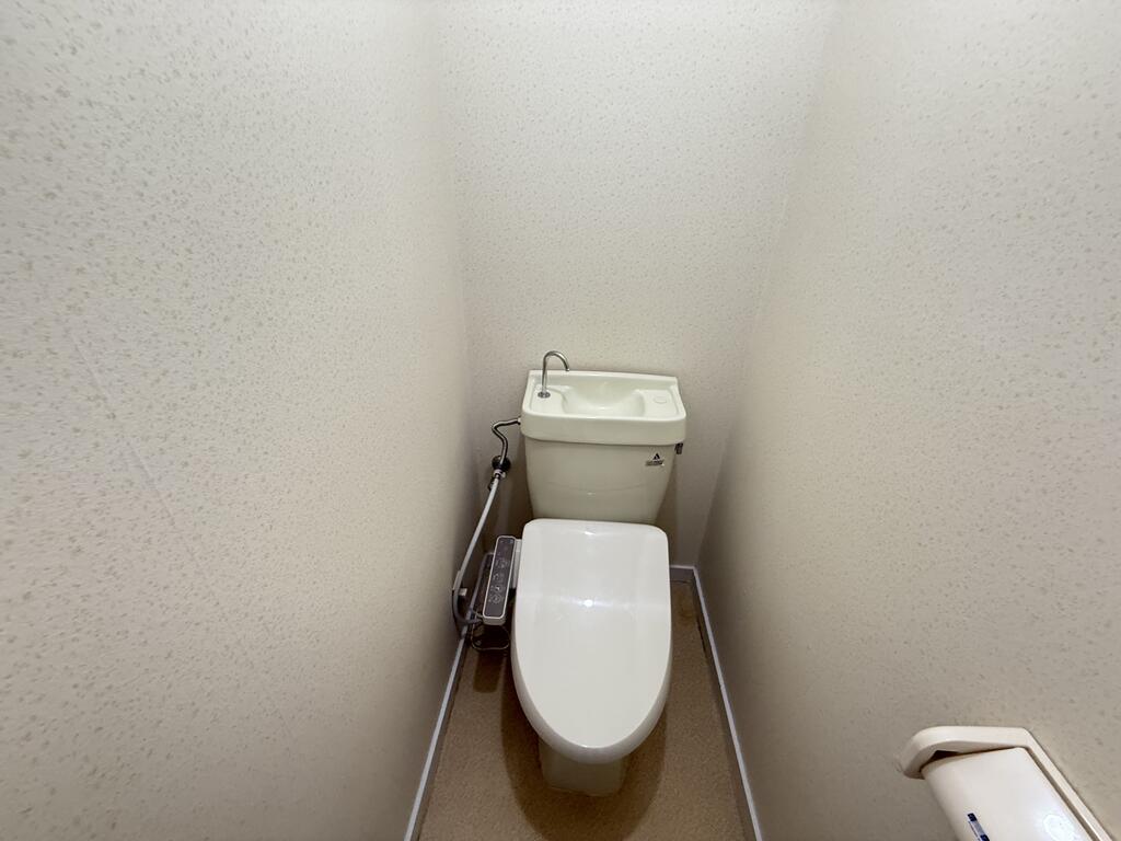 トイレ　温水洗浄便座設置済み