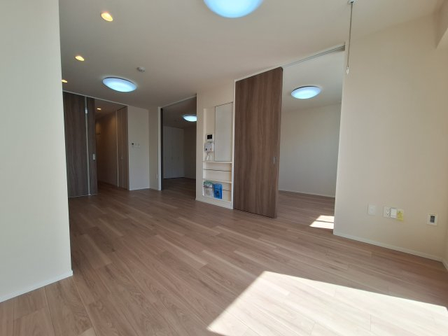 居室・リビング　柱の少ない四隅をしっかり使えるお部屋です