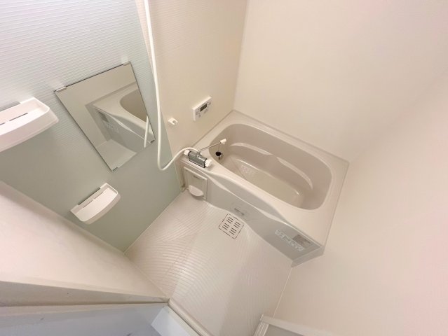 バス・シャワールーム　広めのお風呂は一日の疲れを癒してくれます。