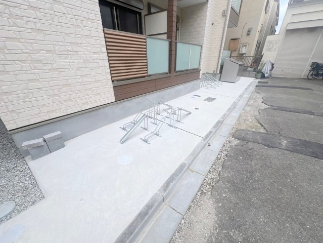駐車場　敷地内には入居者専用の駐輪スペースもあります。