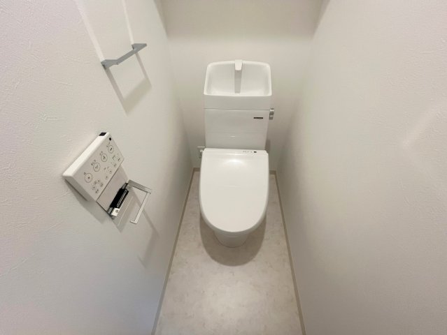 トイレ　綺麗なトイレにはウォシュレット標準装備です。