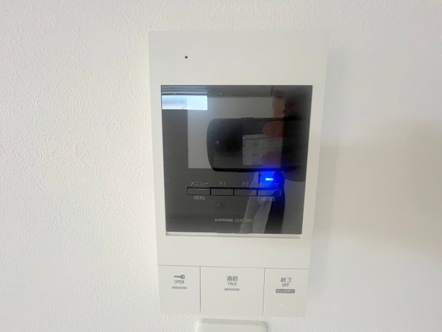 セキュリティ　TVモニターホンで来客が誰か確認してから開けて下さいね