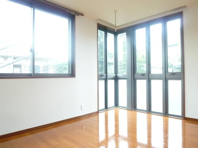 居室・リビング　南向きの明るいお部屋です