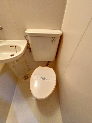 トイレ　※ほかのお部屋の写真を使用しております。