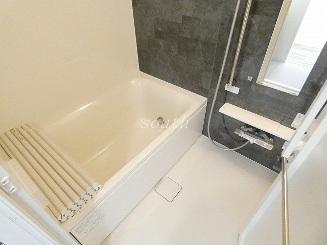 バス・シャワールーム　お部屋により室内カラーが異なります