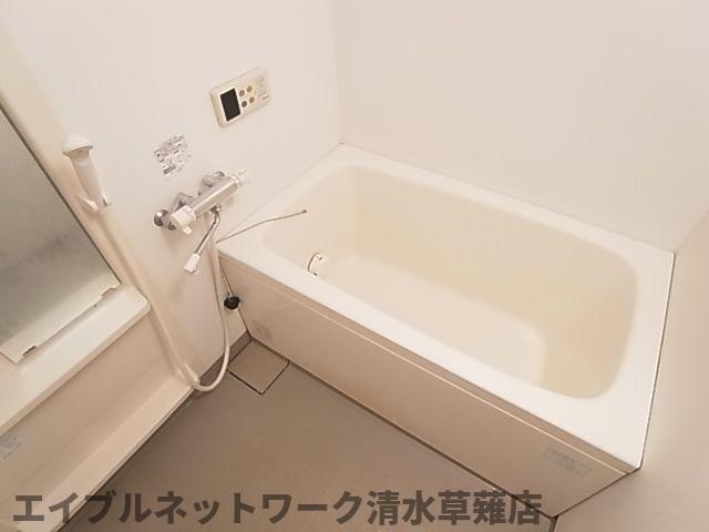 バス・シャワールーム　コンパクトで使いやすいお風呂です
