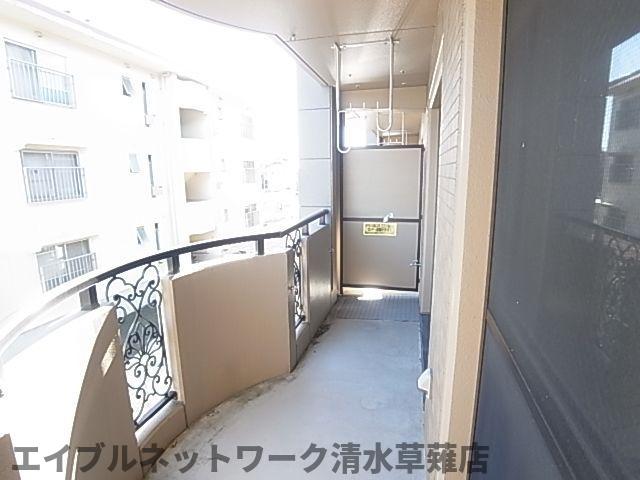 バルコニー　開放的で明るい空間を演出してくれるバルコニーです
