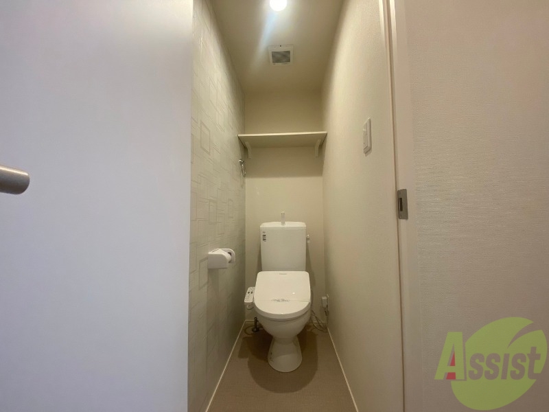 トイレ　トイレは嬉しい暖房便座で寒い日も快適に利用できます。